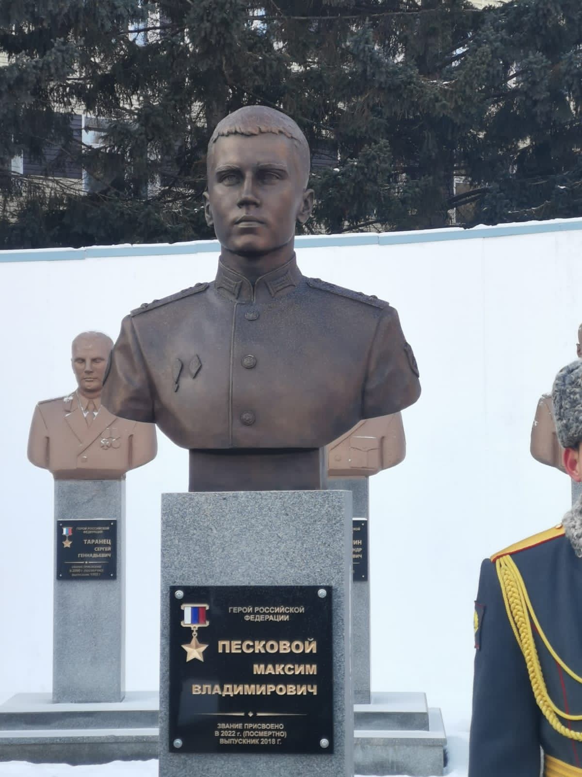 Бюст на Аллее Героев НВВКУ · Новосибирск